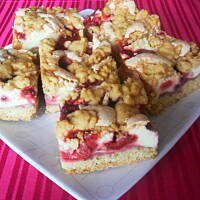 Kruche cisto z truskawkami