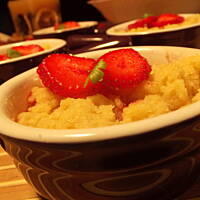 Truskawki zapiekane pod kruszonką