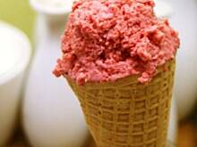 Fot. APM, Najprostsze lody truskawkowe