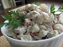 Fot. msewka, Sałatka makaronowa z wędzonym kurczakiem.