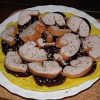 Omlet z buraczkiem i kurczakiem.