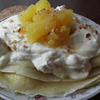 Naleśniki z serkiem ananasowym.