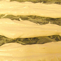 Rolada mascarpone z truskawkami i borówkami