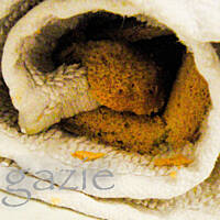 Rolada mascarpone z truskawkami i borówkami