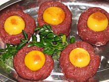 Fot. lexi27, Tatar wołowy z żółtkiem