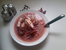Fot. Monia1805, Zabielany barszcz czerwony z jajkiem i ziemniakami