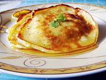 Fot. Agiatis, Placki jogurtowe polane miodem