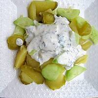 Sałatka ogórkowo-ziemniaczana idealna do grilla