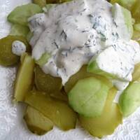 Sałatka ogórkowo-ziemniaczana idealna do grilla