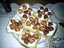 Fot. Ann93, Tosty po francusku z twarożkiem, miodem i truskawkami