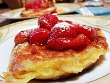 Fot. Agiatis, Placki z karmelizowanymi truskawkami