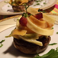 Pieczarka z makaronem w sosie serowym