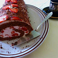 Rolada czekoladowo - truskawkowa