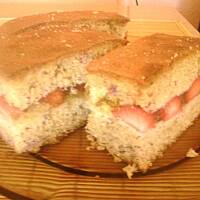 Ciacho bananowe z truskawkami