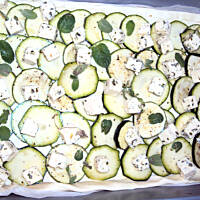 Tarta z cukinią, fetą i miętą