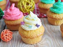 Fot. MIENTA, Muffinki z pastelowym budyniem