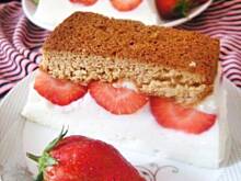 Fot. Mloda, Lekki jogurtowiec z truskawkami