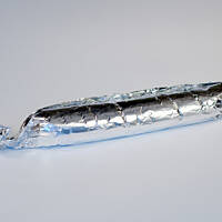 Roladki łososiowe z aksamitną masą serową i pistacjami