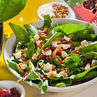 Sałatka samo Zdrowie z żurawiną i serem pleśniowym