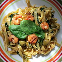 Tagliatelle ze szpinakiem i krewetkami