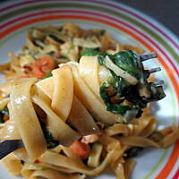 Tagliatelle ze szpinakiem i krewetkami