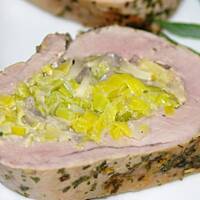 Poledwiczka faszerowana porem i pieczarkami