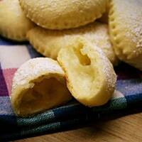 Pieczone pierożki z budyniem