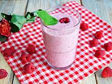 Fot. MIENTA, Koktajl malinowo-miętowy