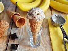 Fot. MIENTA, Lody bananowe z wiórkami czekoladowymi