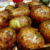 Młode ziemniaki zapiekane w mundurkach