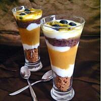 Deser owocowy z jogurtem