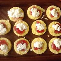 Biszkopt z masą  z serka Danio i galaretką