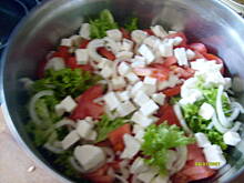 Fot. pwyso, sałata z pomidorem i mozzarella