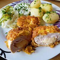 Chrupiące  składane kotlety drobiowe  z szynką  i serkiem topionym