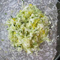 Pyszna Surówka z białek kapusty