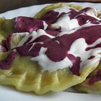 Pierogi z jagodami.