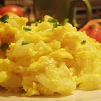 Jajecznica z kalafiorem.