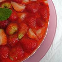 Sernik na zimno - straciatella i truskawki