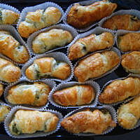 Rogaliki francuskie z farszem pieczarkowo-jajeczno-szczypiorkowym