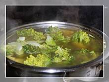 Fot. kaslava, Błyskawiczna zupa krem brokułowa z akcentem pomidorowym