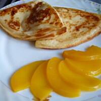 Naleśniki z serem i brzoskwiniami