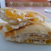 Naleśniki z serem i brzoskwiniami