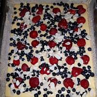 Ciasto jogurtowe z truskawkami i jagodami