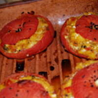 Pomidory faszerowane kaszą jaglaną z serem feta