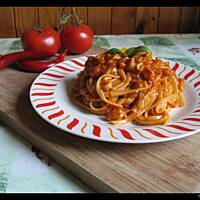 Linguine z sosem pomidorowym