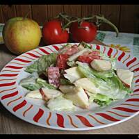 Sałatka z sosem chrzanowym