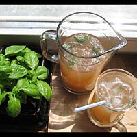 Lemoniada z rabarbarem i bazylią