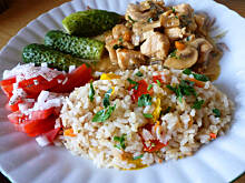 Fot. Mama - Różyczki, Ryż z warzywami i kurczakiem z pieczarkami