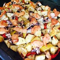 Ziemniaczki zapiekane z piersią i papryką