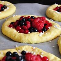 Drożdżówki pachnące latem